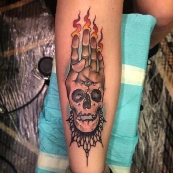 tattoo, Skull Candle A skull candle combi, the fingers are flames.